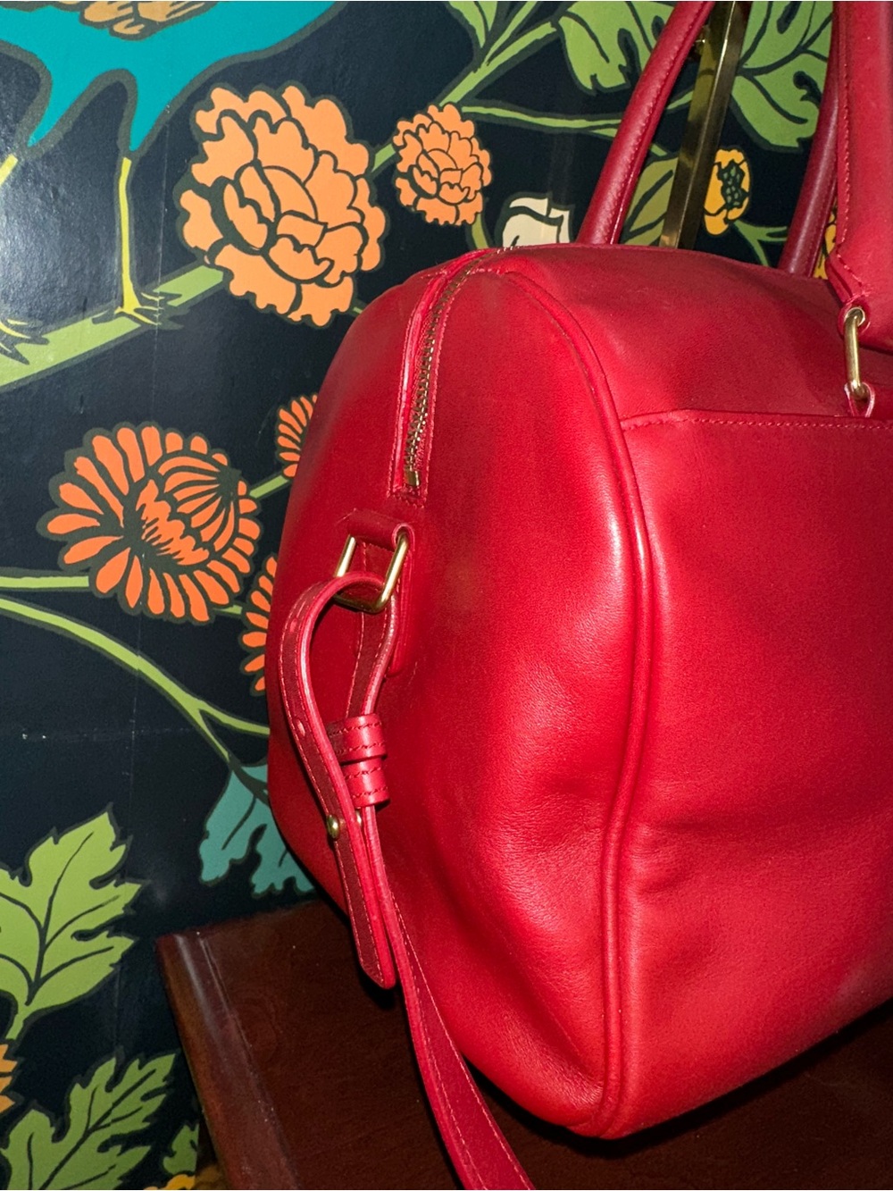 Saint Laurent Classic Duffle 6 Red Leather Crossbody Bag - Picture 5 of 17